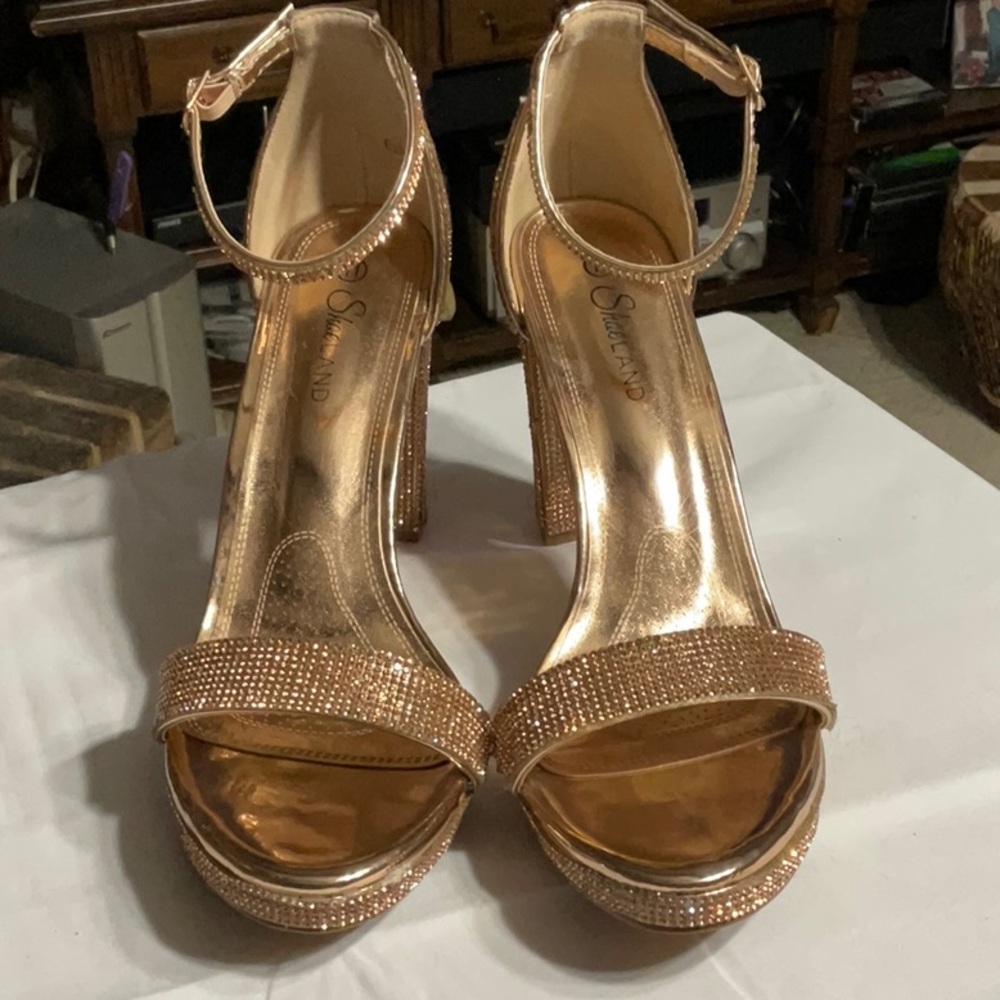 The night is yours! Golden! Shoes!